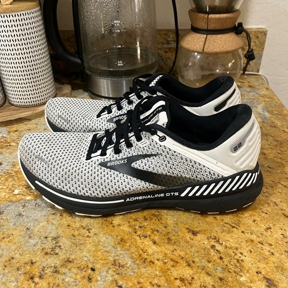 Brooks Adrenaline size 10 - Picture 3 of 8